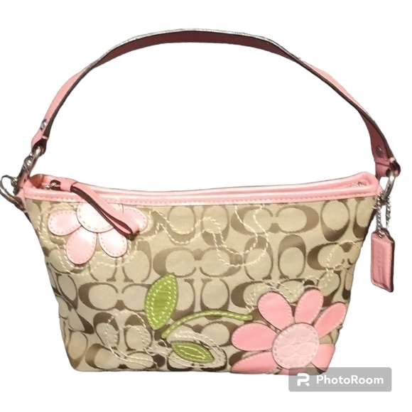 Coach Handbags - Coach Daisy Rare Vintage Floral Leather Applique Shoulder Bag EUC